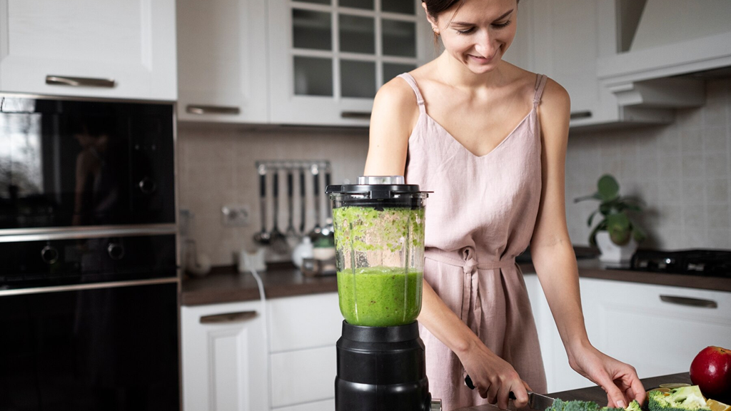 Power up your Smoothie Game with Vitamix - The Ultimate High-Performance Blender for Fitness Enthusiasts
